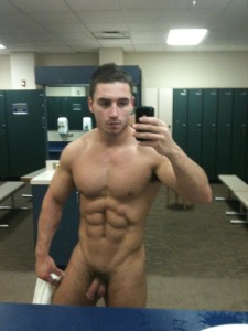 Cam Hunk Ballssjake Poses Totally Naked Mrgays