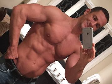 Muscular Gay Guy Jakub Stefano On Webcam